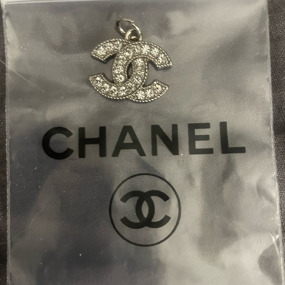 Chanel zipper pull - Picture 1 of 3